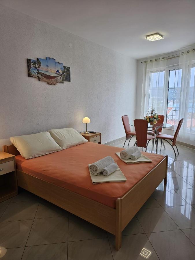 Apartmani Barnjak Trogir Exterior foto